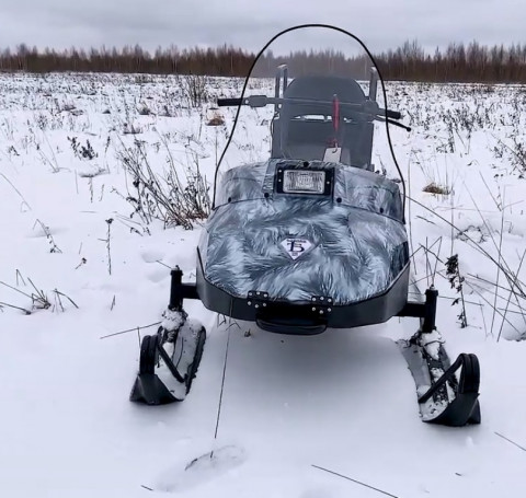 Тут изображение Мотобуксировщик Бурлак Егерь Экспедитор (24 л.с.,лыжный модуль,реверс,катковая подвеска,эл/старт)