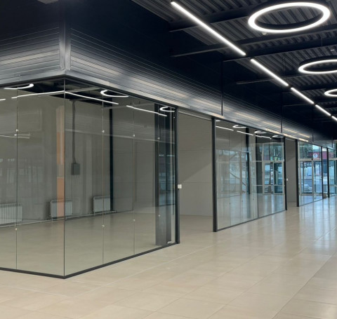 Тут изображение Аренда Яркая марка 139, 124, 79, 59 метров (1 окно)