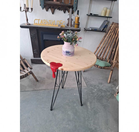 Тут изображение Стол деревянный кофейный Сердце