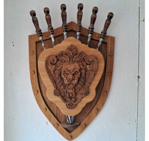 Тут изображение Набор шампуров с подставкой из ясеня Лев