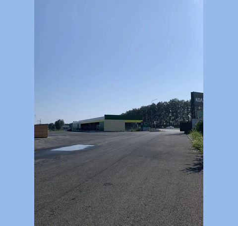 Тут изображение Аренда уличной торговой площади на первой линии Полевского тракта, поселок Полеводство, ул. Берёзовая, стр. 61
