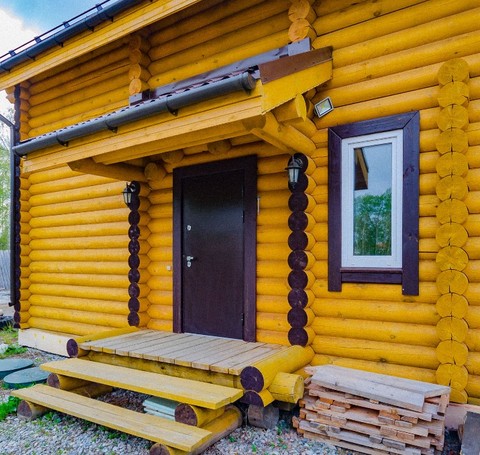 Тут изображение Дом из оцилиндрованного бревна  