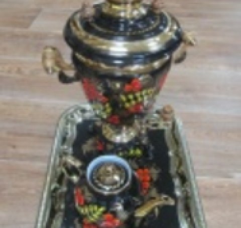 Тут изображение Самовар электрический, 3 л, латунный с росписью, в наборе (самовар, поднос, чайник)